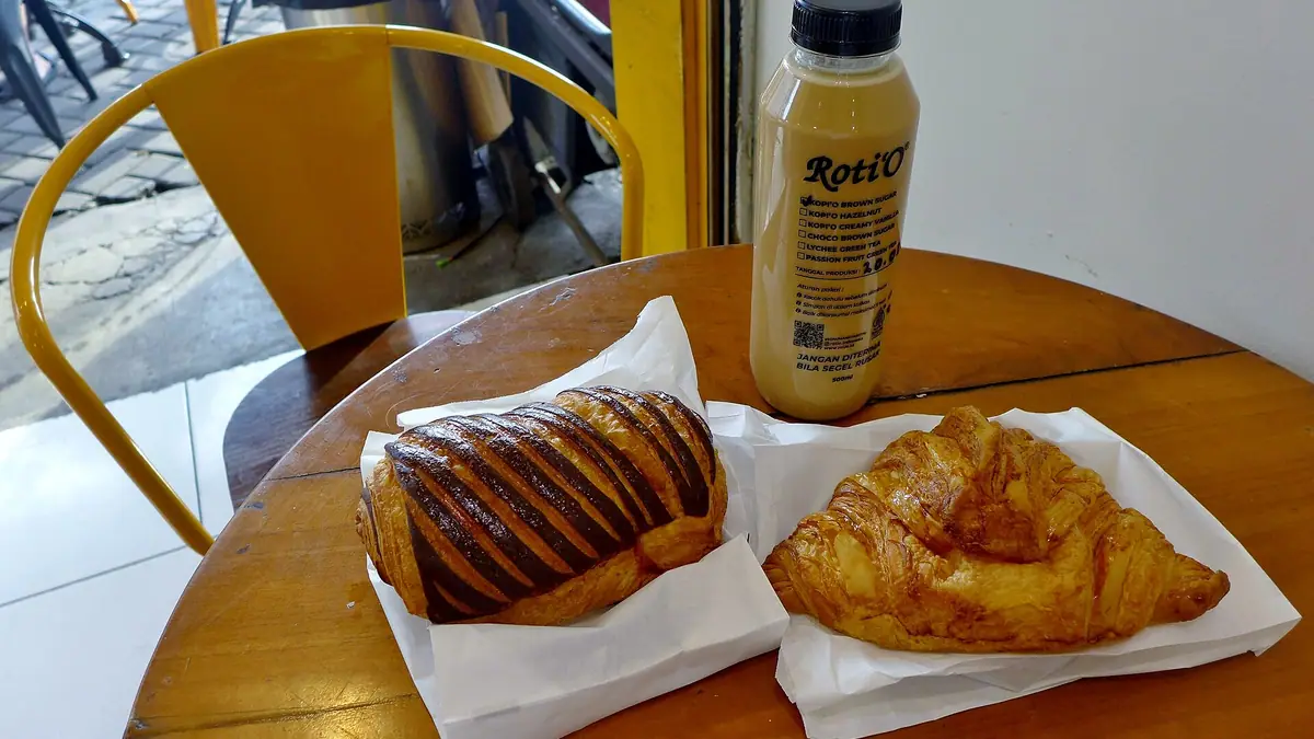 Roccoco Cafe Lounge & Bakery – bakery & café in Turpin Green, Leyland